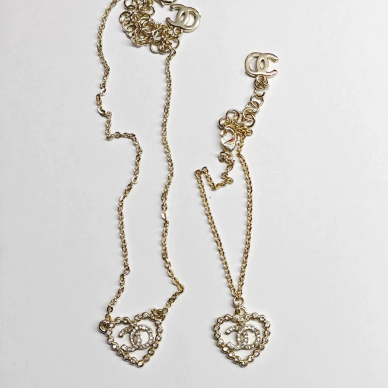 Zircon Heart Cutout Necklace Light Luxury