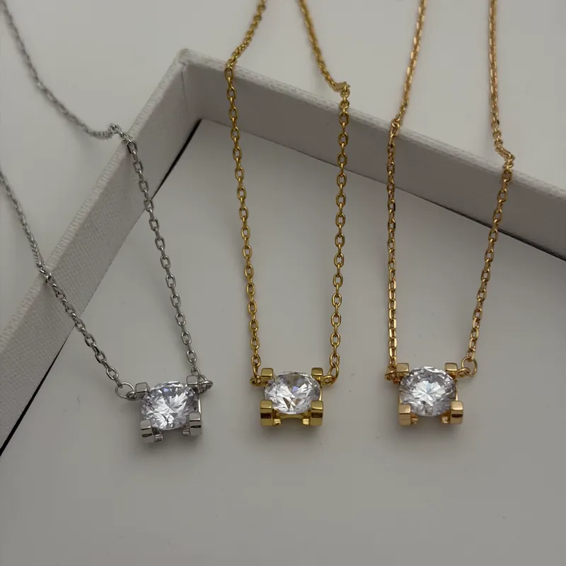 Zircon Horn Pendant Necklace 1 Carat