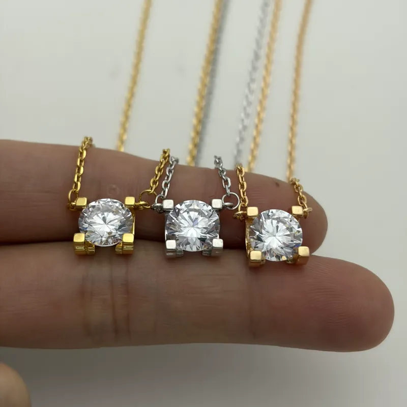 Zircon Horn Pendant Necklace 1 Carat