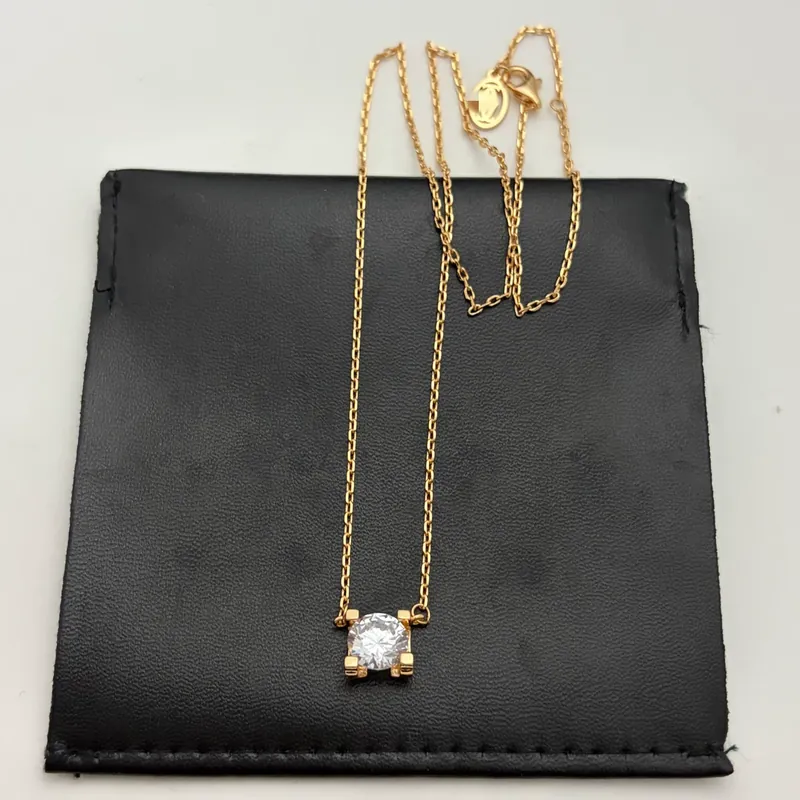 Zircon Horn Pendant Necklace 1 Carat