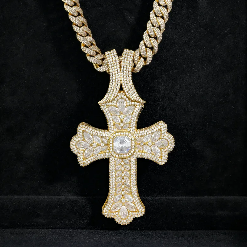 Collar de Cobre con Dije de Cruz y Circonita