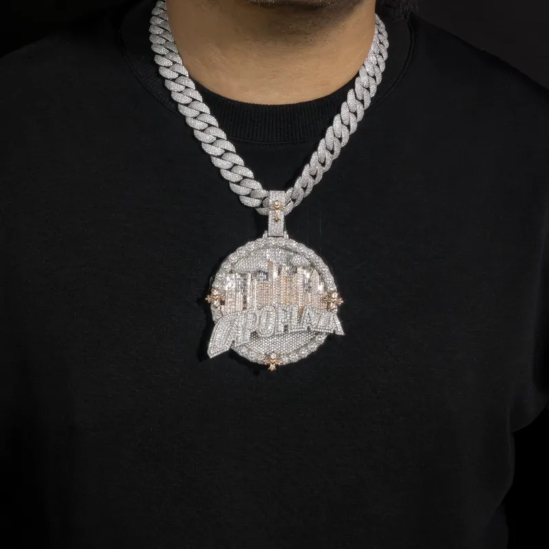 Collier pendentif ville en acier titane et zircon