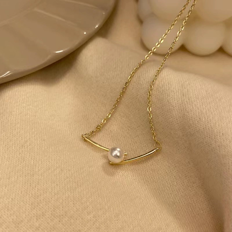 Smile Pearl Pendant Necklace