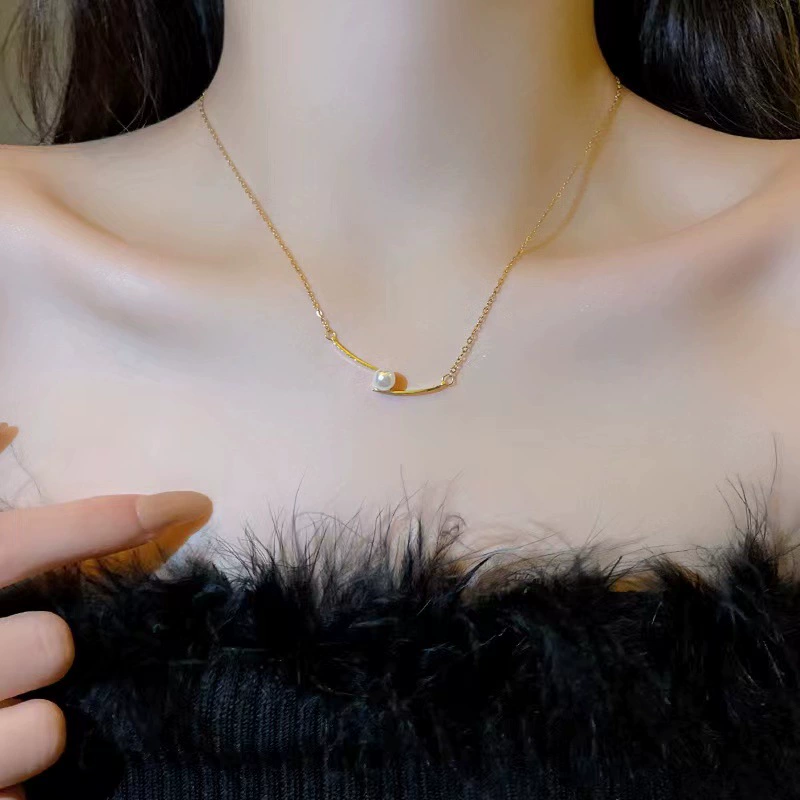 Smile Pearl Pendant Necklace