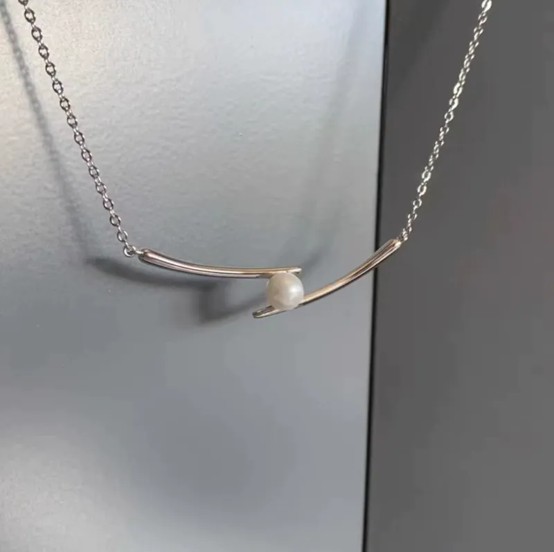 Smile Pearl Pendant Necklace