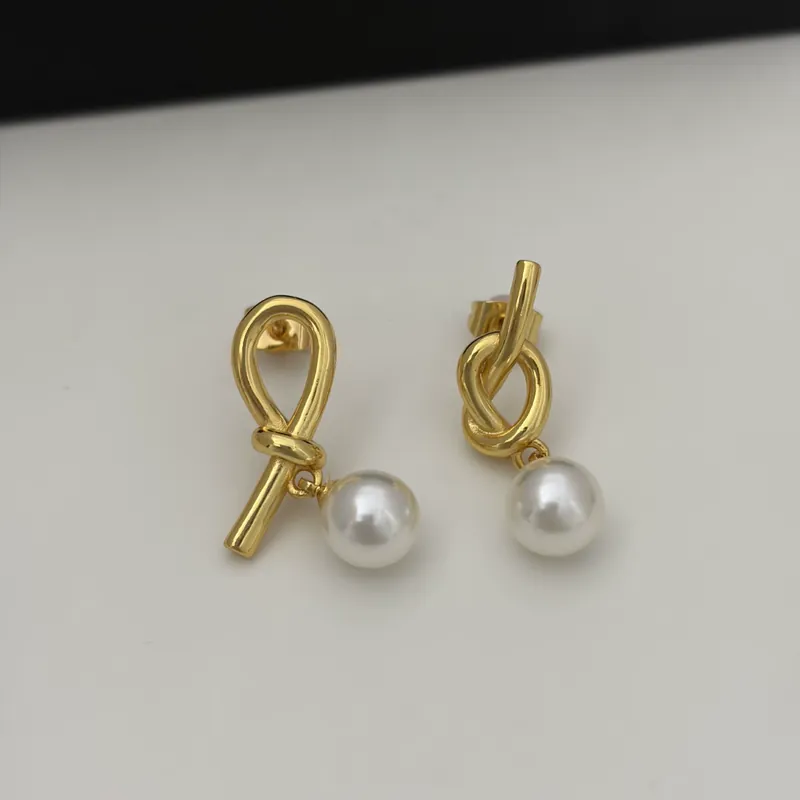Pearl Twisted Earrings Asymmetric