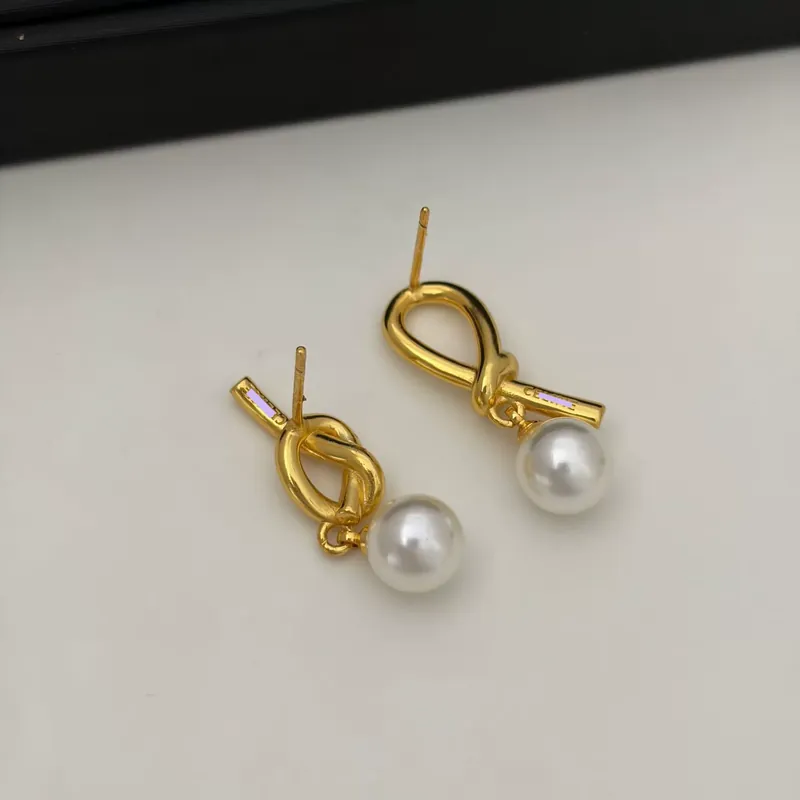 Pearl Twisted Earrings Asymmetric
