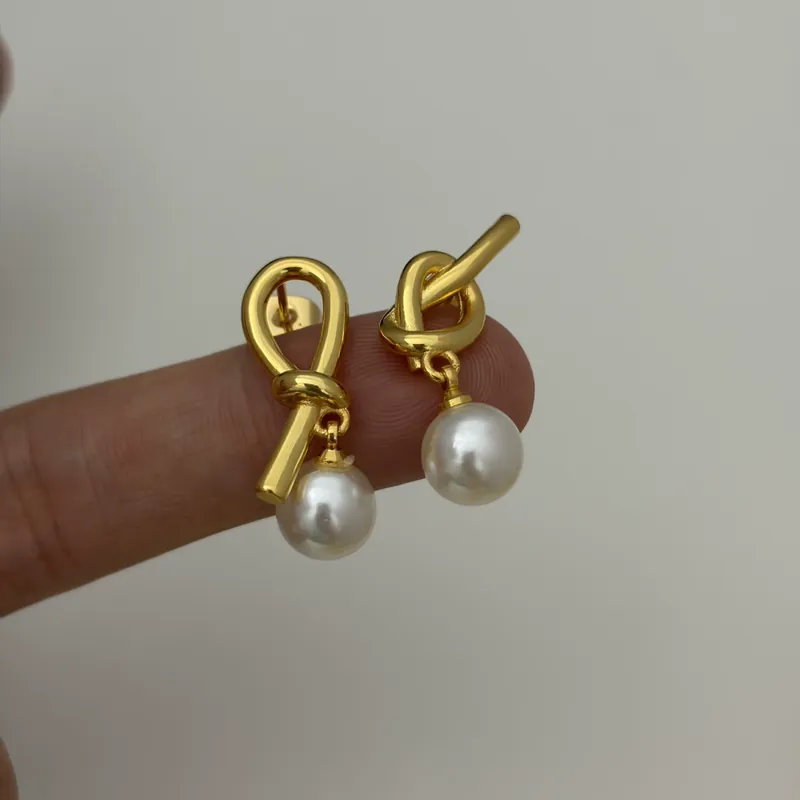 Pearl Twisted Earrings Asymmetric