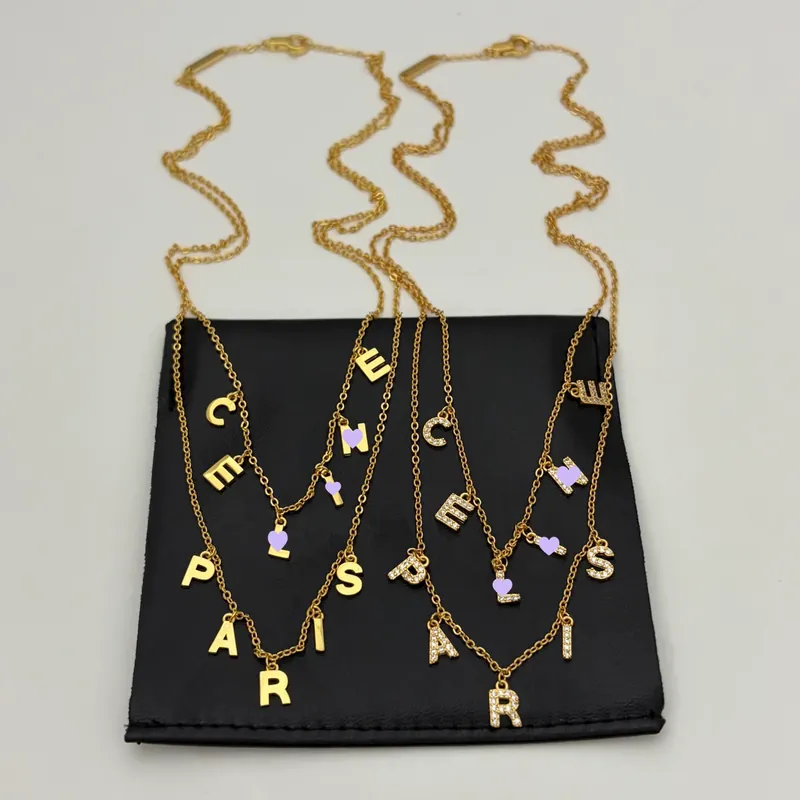 Collar con logo en capas de circonita