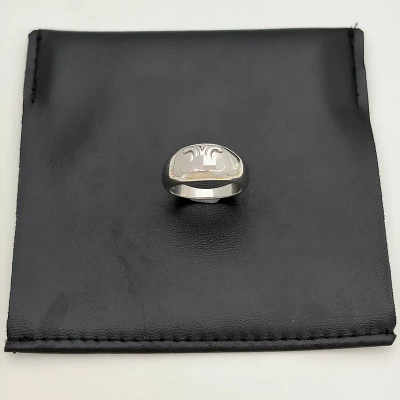 Anillo dorado Arco de Triunfo con relieve estilo vintage para mujer