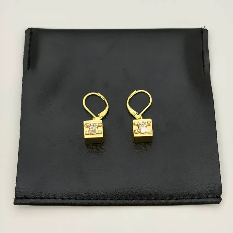 Collier ras du cou avec pendentif cube Arc de Triomphe en acier titane