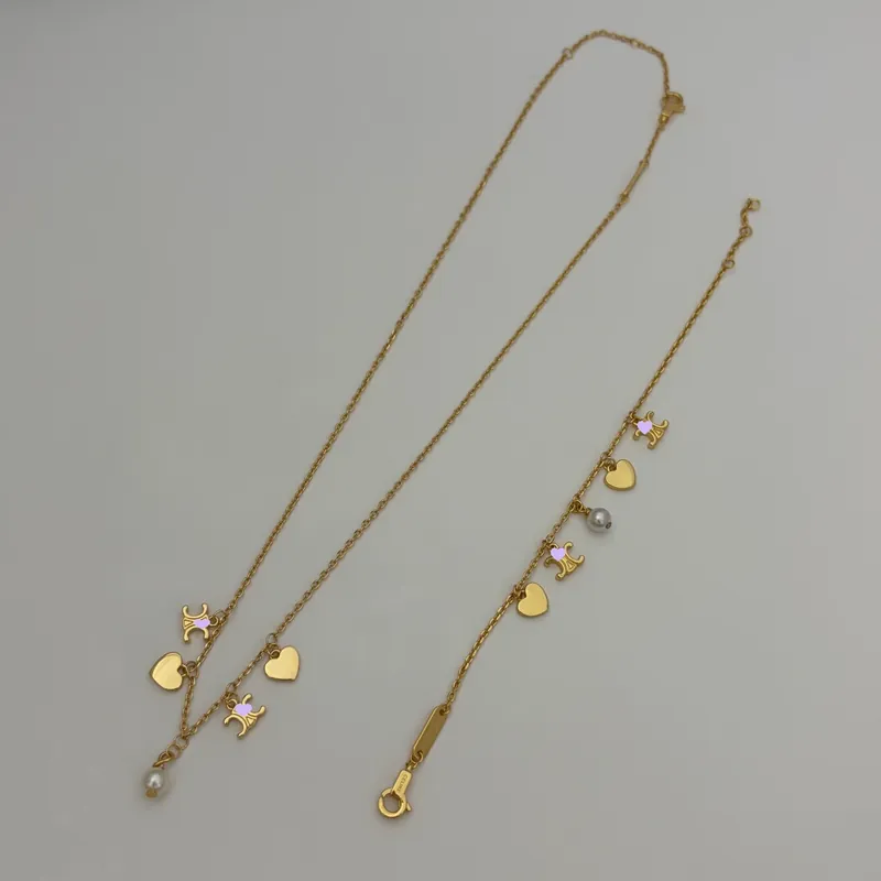 Colar Gargantilha Luxo Leve com Coração de Pérola Arco do Triunfo