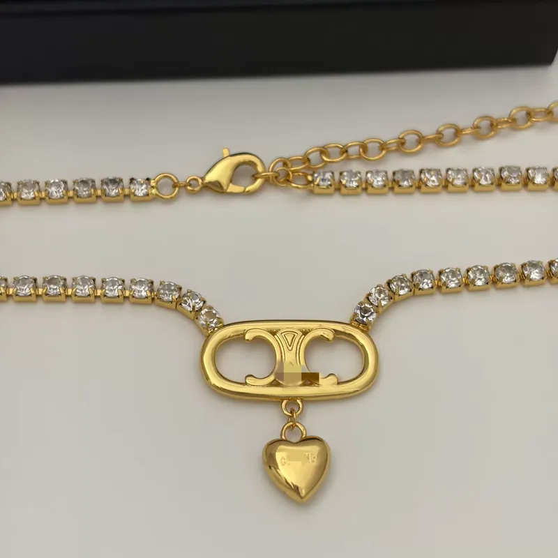 Collier ras du cou avec pendentif cœur Arc de Triomphe en zircon, doux