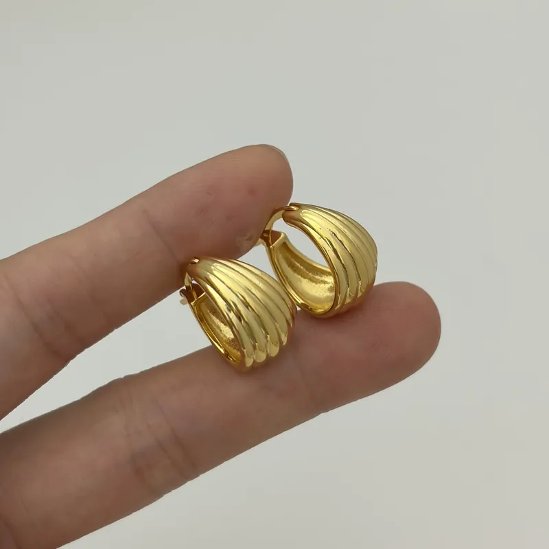Shell Texture Earrings French Style