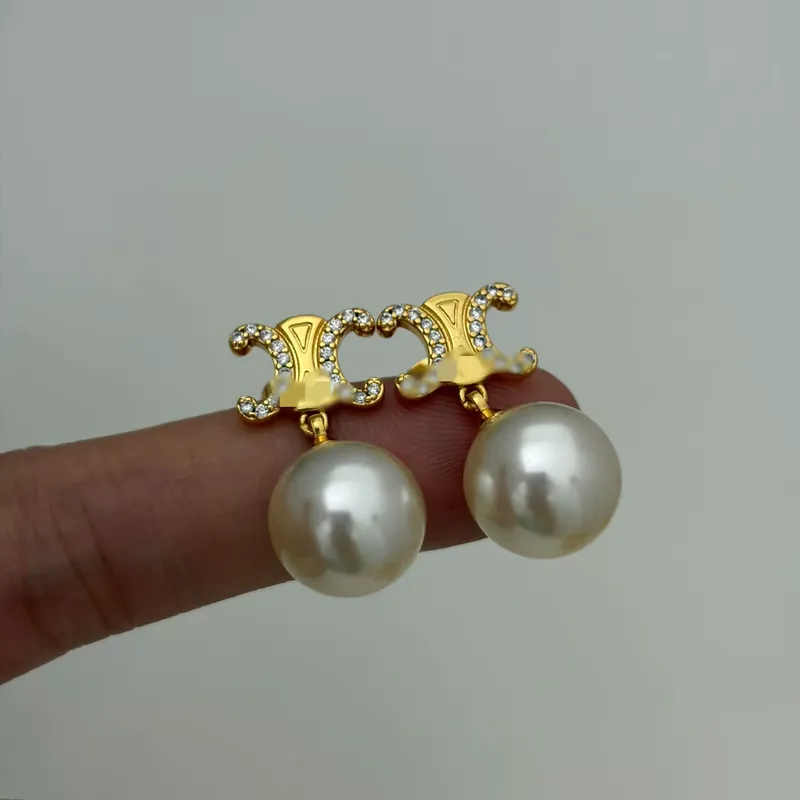 Boucles d'oreilles à clous perle et zircon style français