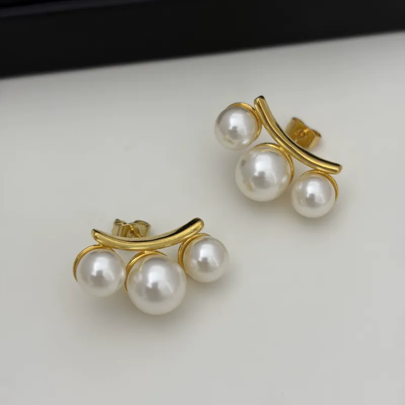 Pearl Stud Earrings Arc Design