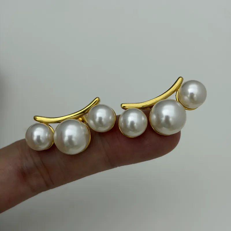 Pearl Stud Earrings Arc Design