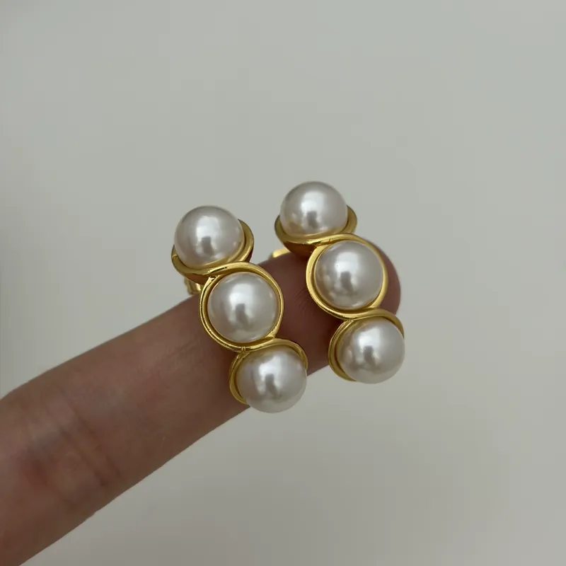 Pearl Earrings Pea Pod Design