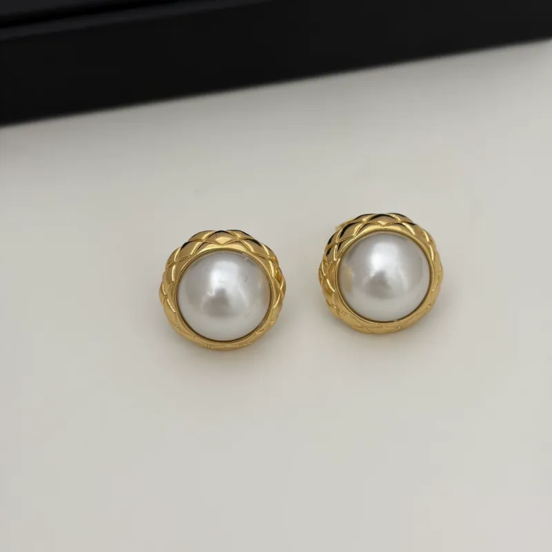 Pearl Earrings Checkered Pattern