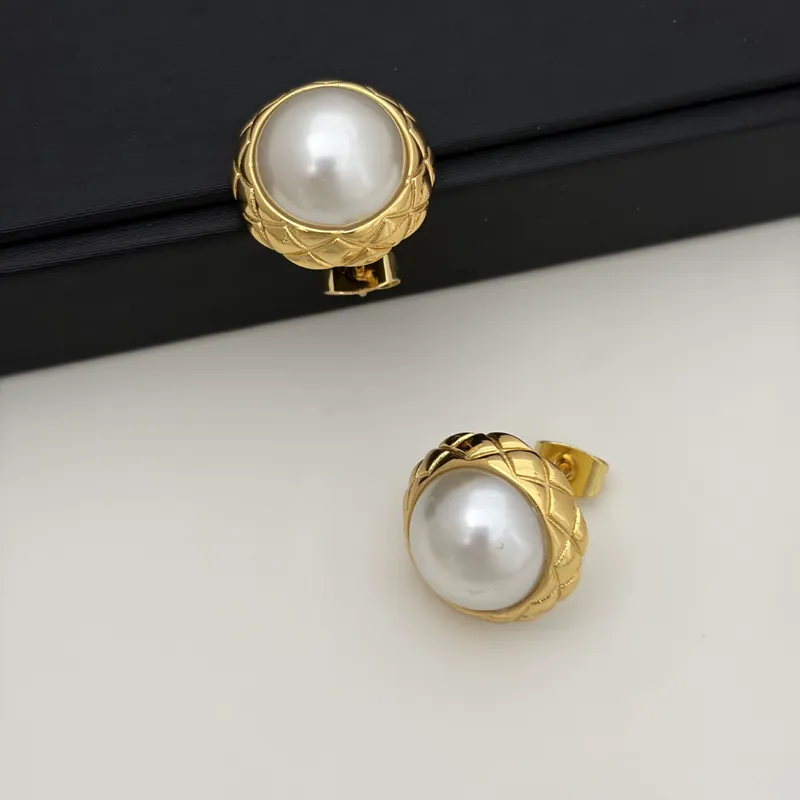 Pearl Earrings Checkered Pattern