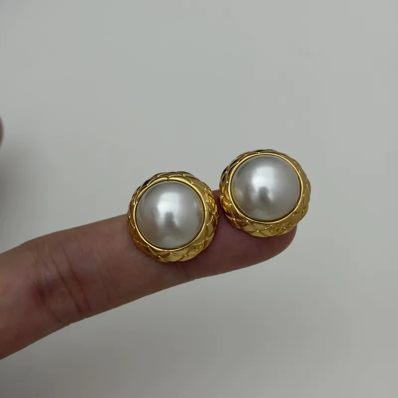 Pearl Earrings Checkered Pattern
