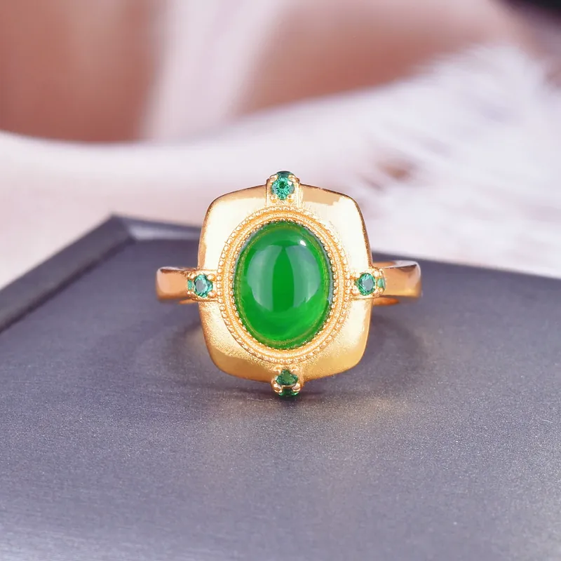 Italian Lace Ring Green Stone Gold Tone