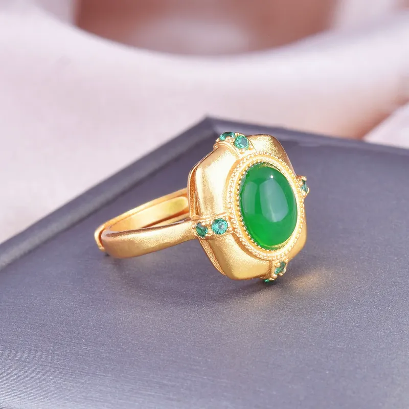 Italian Lace Ring Green Stone Gold Tone