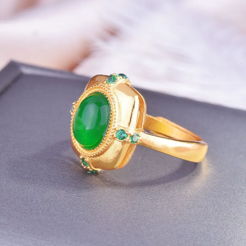 Italian Lace Ring Green Stone Gold Tone