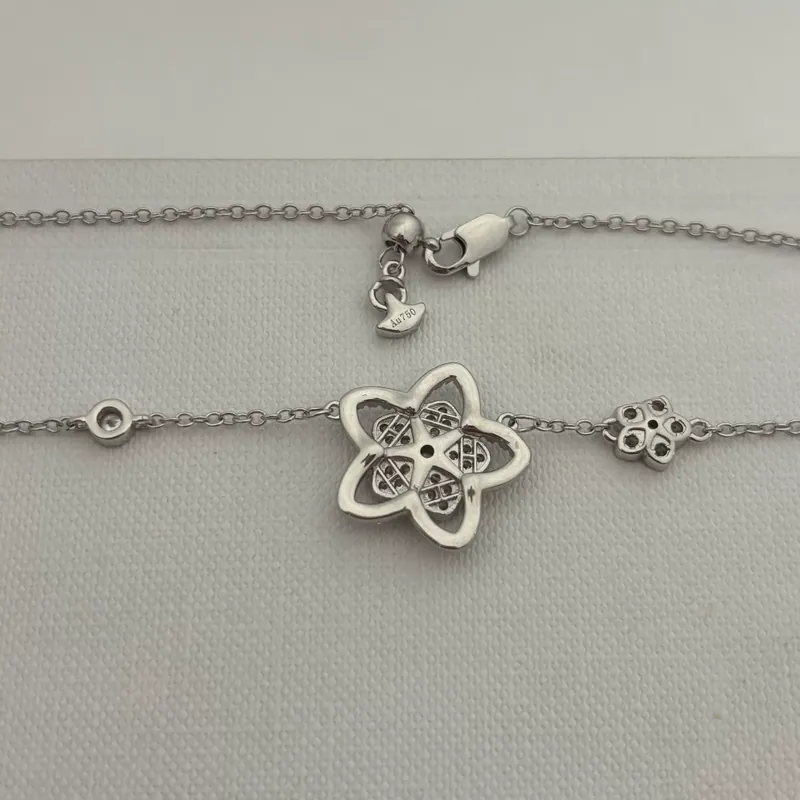 Vollbesetzte Doppelblume Halskette