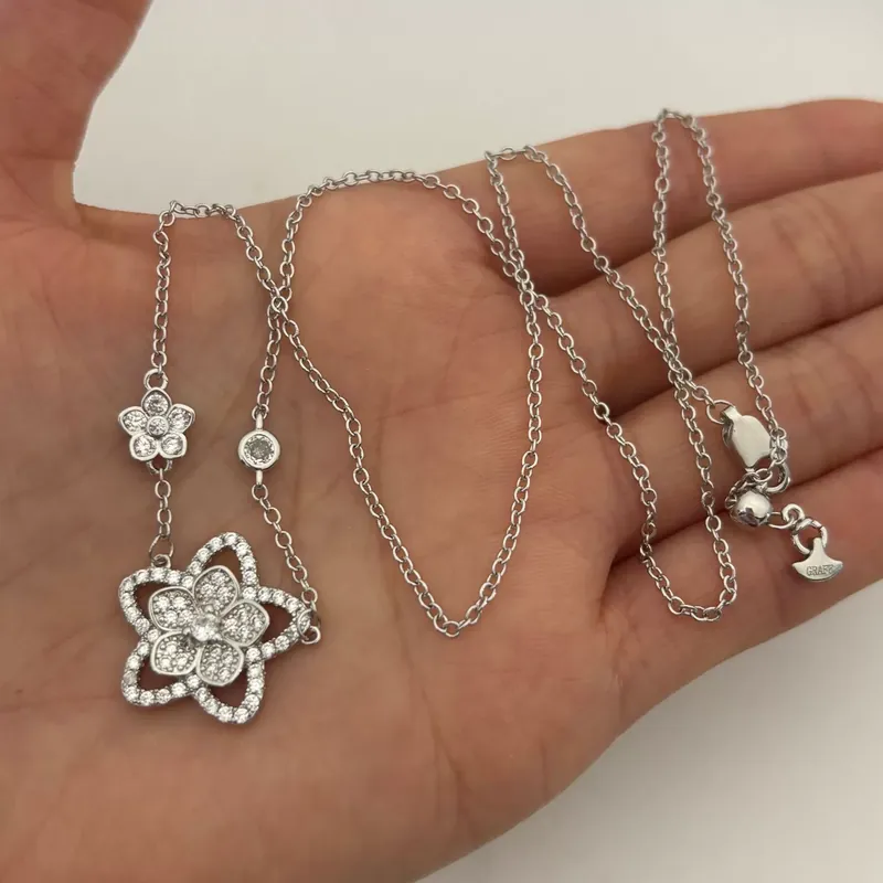 Vollbesetzte Doppelblume Halskette