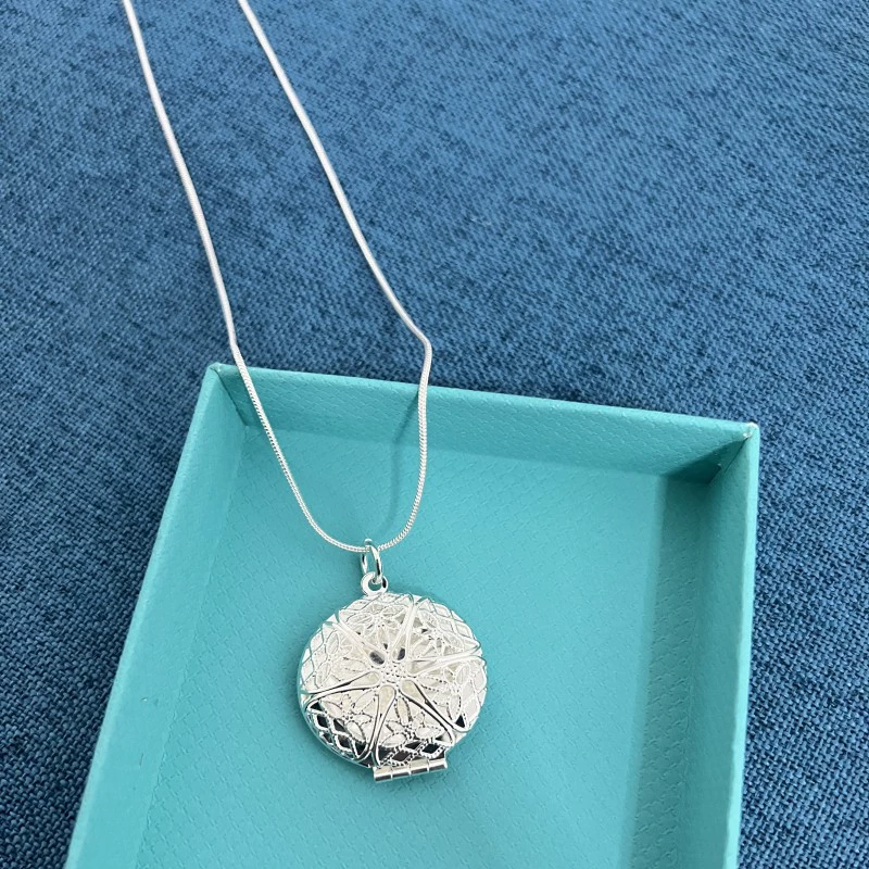 Frame Pendant Necklace
