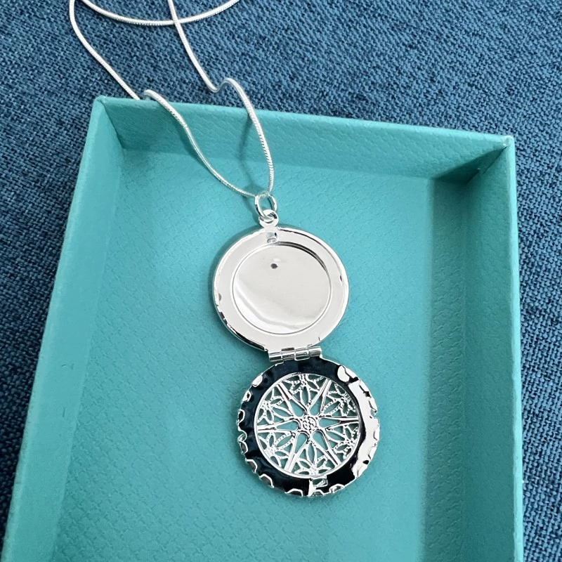 Frame Pendant Necklace
