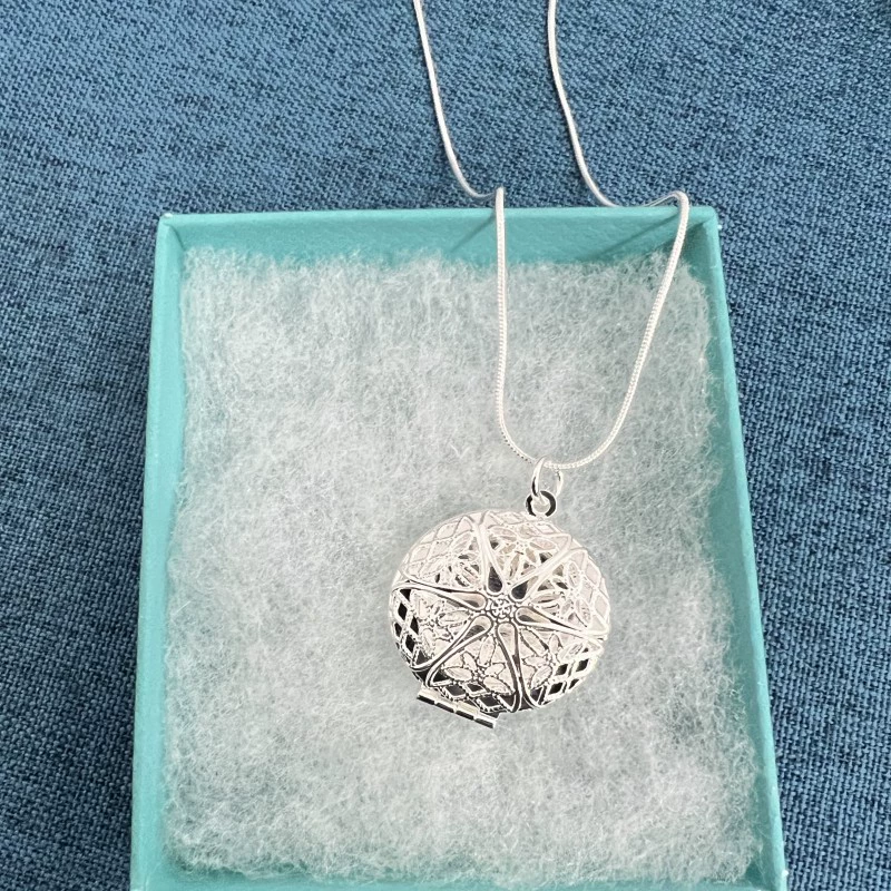 Frame Pendant Necklace