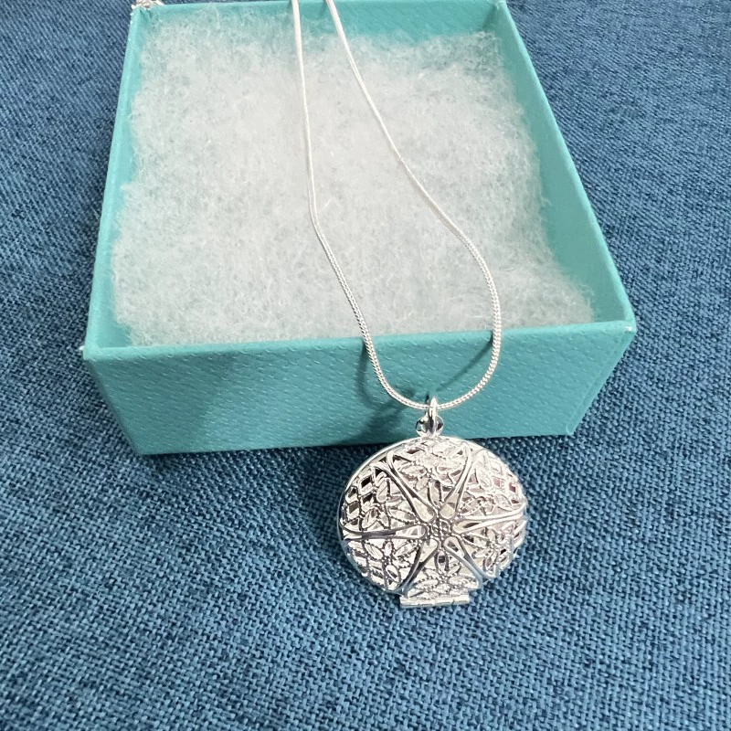 Frame Pendant Necklace