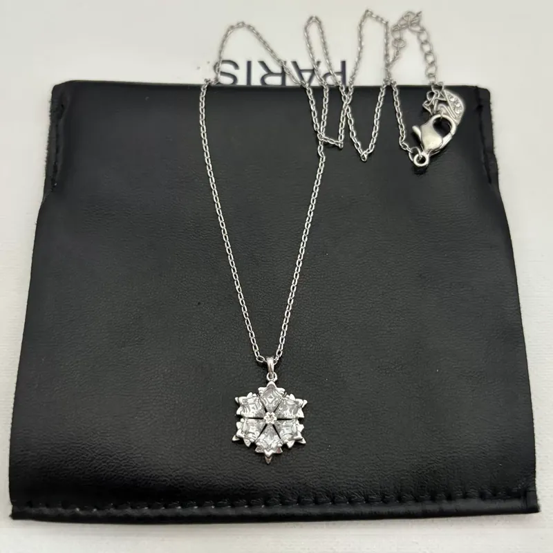 Zircon Snowflake Pendant Necklace Rose Gold