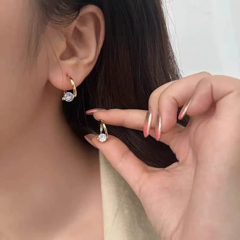 Alloy Asymmetric Earrings Light Luxury Fashion