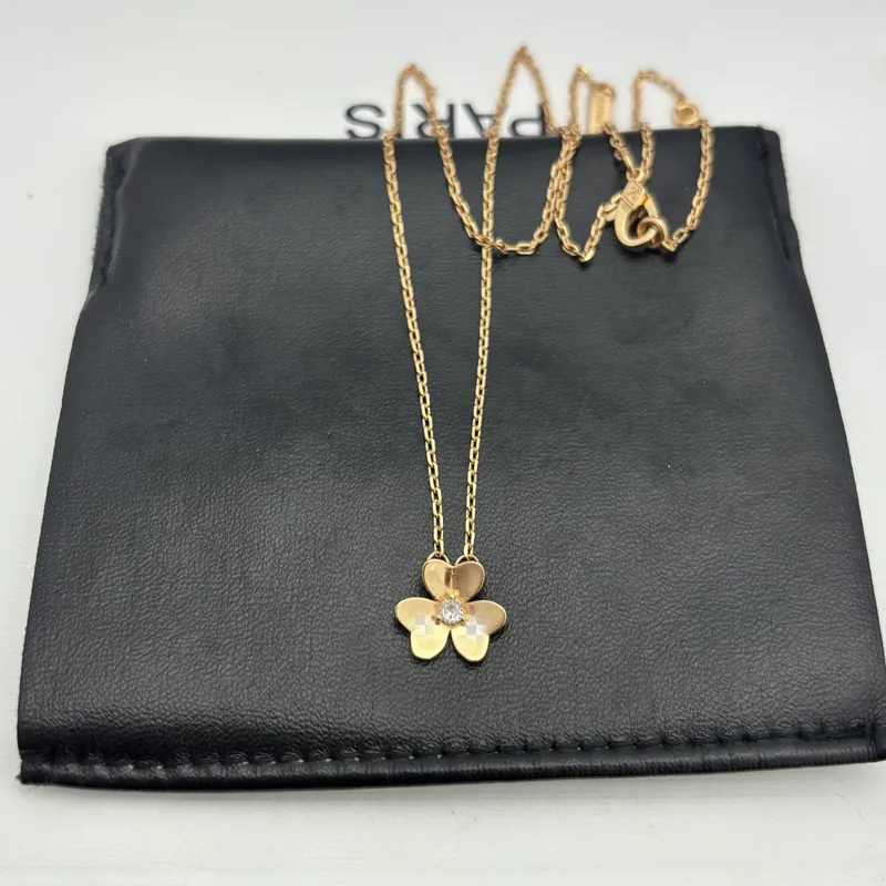 Zircon Clover Pendant Necklace